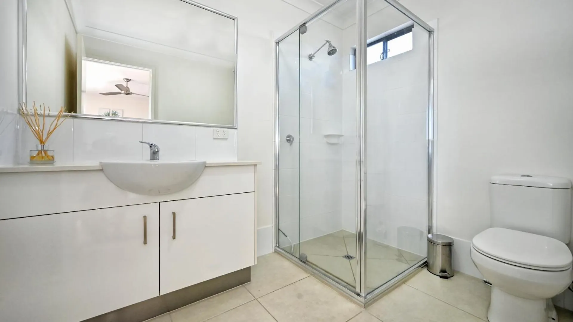 Stylish Maroochydore Delight - 3 Bed, 2 Bath