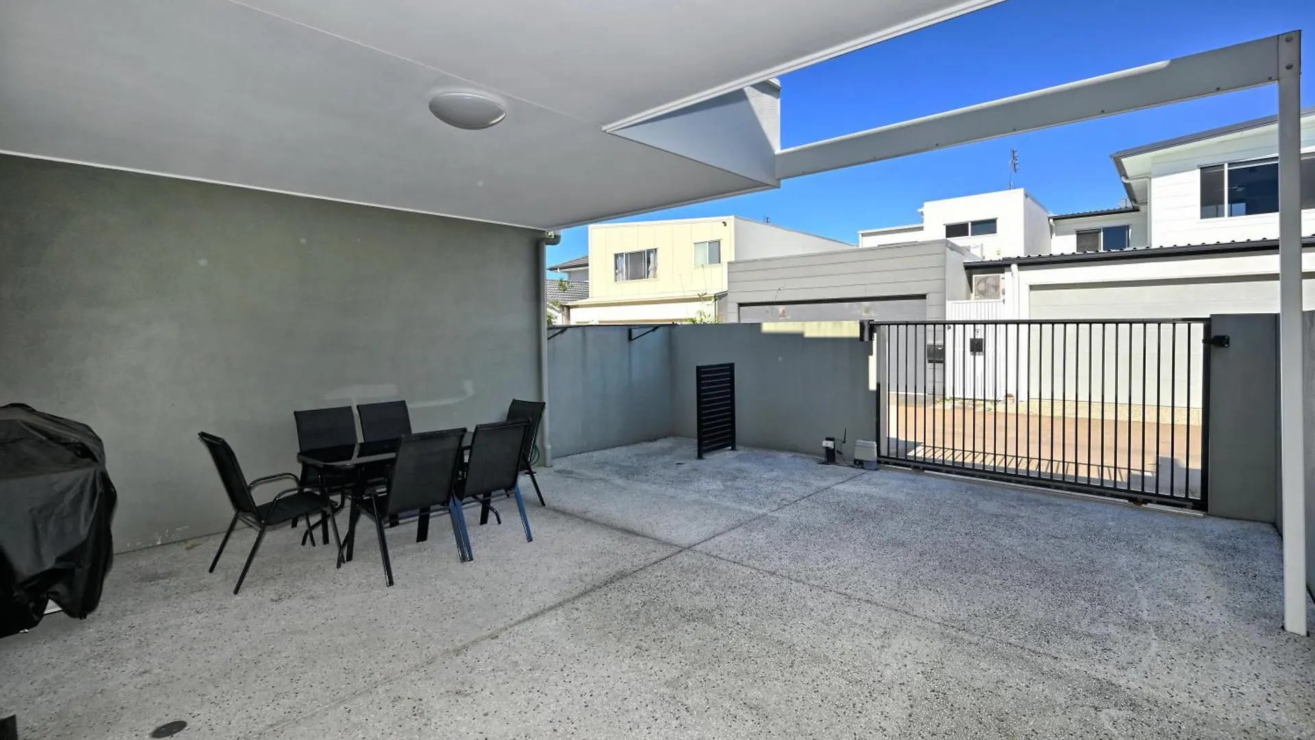 Stylish Maroochydore Delight - 3 Bed, 2 Bath