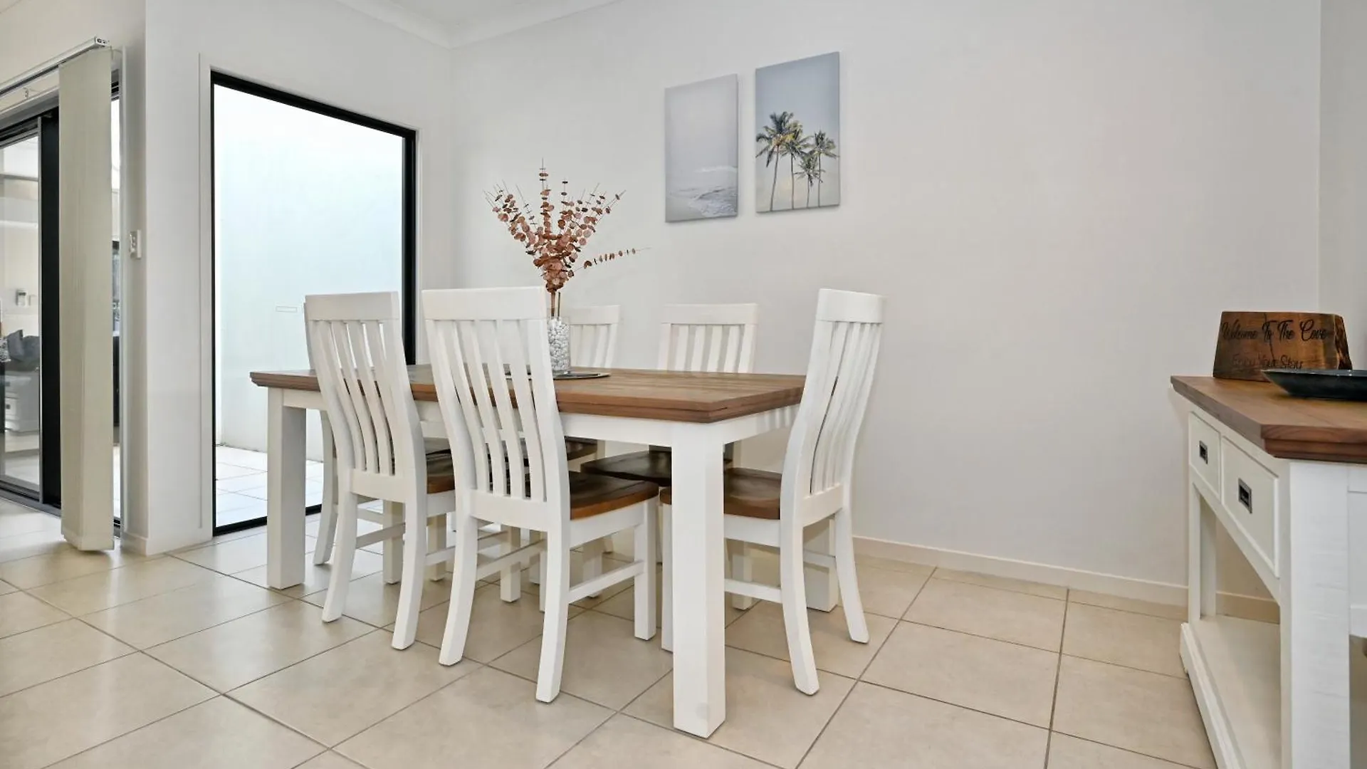 Stylish Maroochydore Delight - 3 Bed, 2 Bath Holiday home
